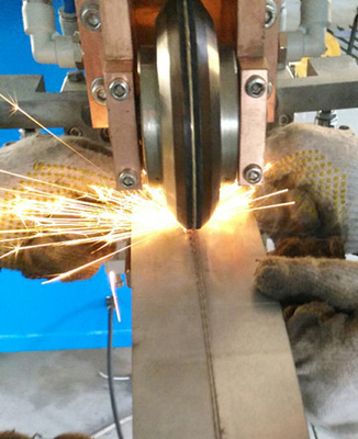 Kaynak 1000mm Düz Dikiş Sac Kaynak Makinesi Boyuna Dikiş Kaynakçısı
